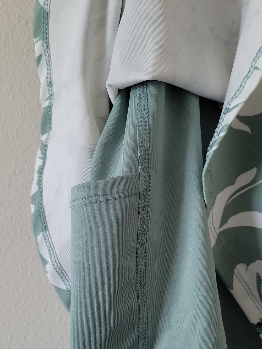 Tommy Bahama Everyday Active Sage Green White Floral Golf Skort Size XL - Picture 3 of 6